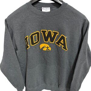 Champion Iowa Hawkeyes Crew Neck Sweatshirt Size Medium Gray